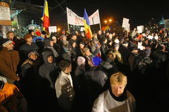 1358099172proteste_piata_universitatii_1_25fd76a61b