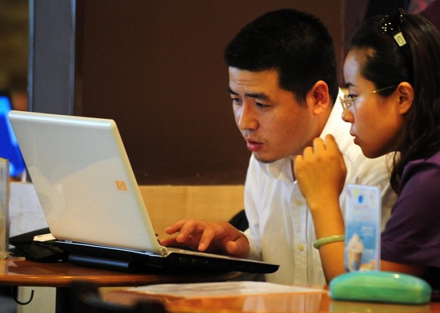 china_internet_cafe_88770926